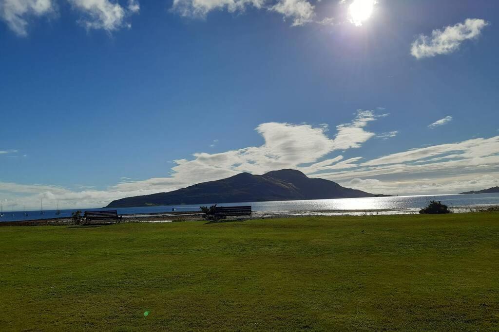 Cosy Cottage With Sea Views Close To Local Shops. Lamlash ภายนอก รูปภาพ